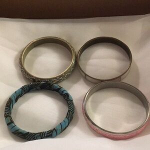 Set of 4 Bangle Bracelets (Z)